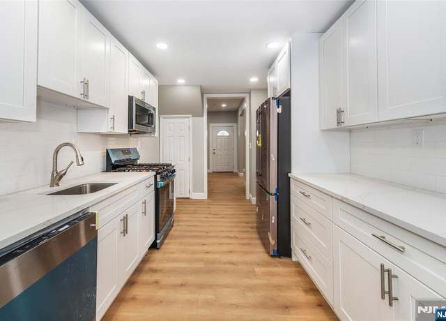 Property at 835 14th St, Newark, NJ 07108, 5 beds, 3 baths