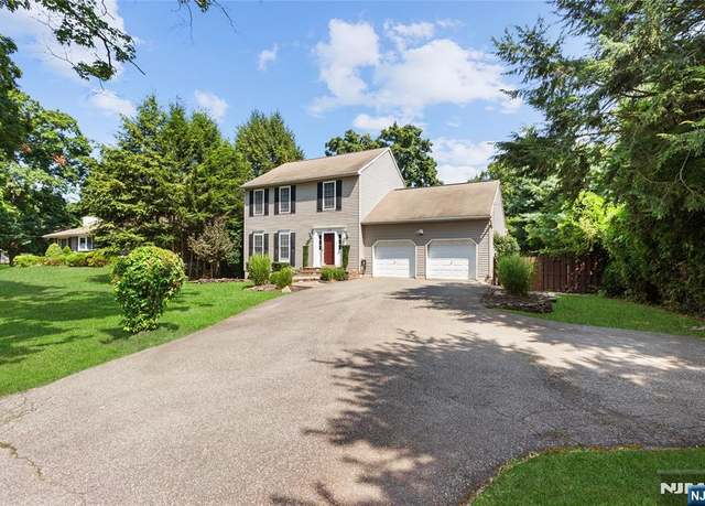 Property at 126 Jacksonville Rd, Pequannock Township, NJ 07444, 3 beds, 2.5 baths