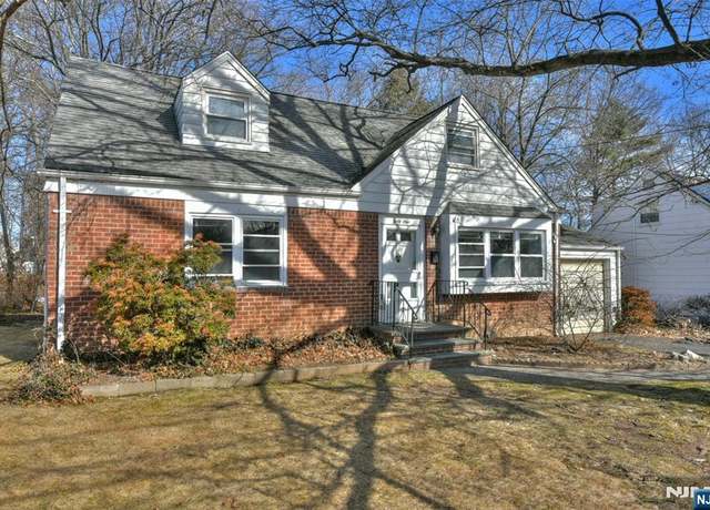 Property at 41 Garwood Rd, Fair Lawn, NJ 07410, 5 beds, 2 baths