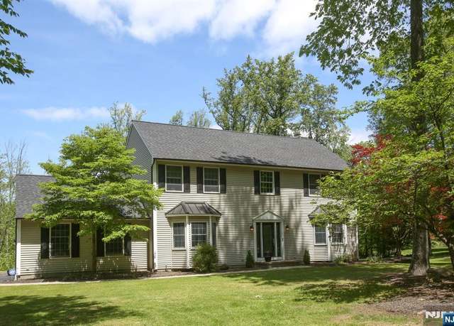 Property at 253 Old Beach Glen Rd, Rockaway Township, NJ 07866, 4 beds, 2.5 baths