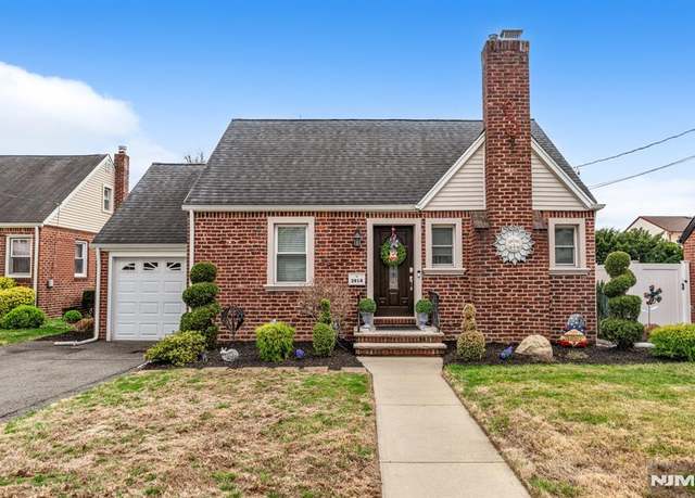 Property at 39-14 Sunderland Dr, Fair Lawn, NJ 07410, 3 beds, 2.5 baths