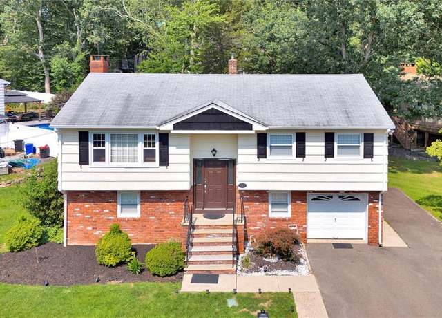 Property at 70 Highland Rd, North Haledon, NJ 07508, 4 beds, 1.5 baths