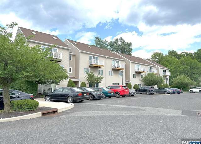 Property at 37 Presidential Dr, Englewood, NJ 07631, 2 beds, 1 bath