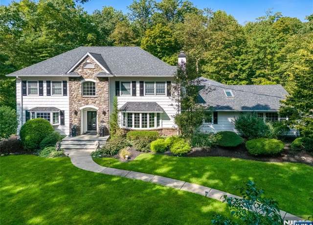 Property at 15 Fieldstone Ln, Upper Saddle River, NJ 07458, 4 beds, 4 baths