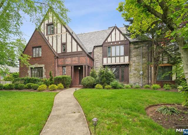 Property at 380 Maple Hill Dr, Hackensack, NJ 07601, 5 beds, 3.5 baths
