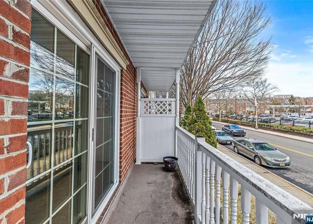 Property at 14 Rider Ct, Newark, NJ 07103, 3 beds, 2.5 baths