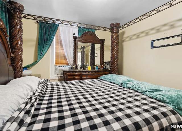 Property at 172-174 20th Ave, Paterson, NJ 07501, 4 beds, 3 baths