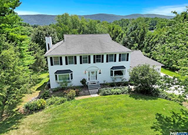 Property at 12 Gate Dr, Vernon, NJ 07418, 4 beds, 3.5 baths