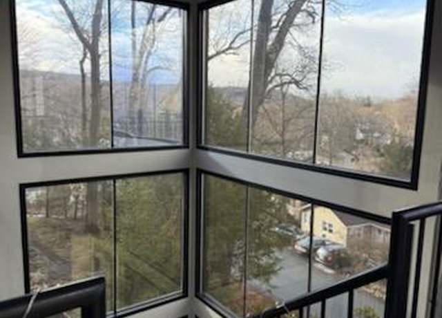 Property at 17 Mountain Glen Rd, Ringwood, NJ 07456, 2 beds, 1 bath