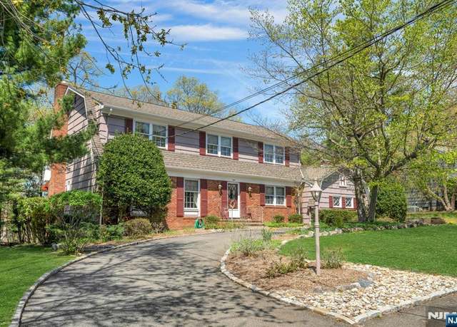 Property at 8 Twin Brook Rd, West Caldwell, NJ 07006, 4 beds, 2.5 baths