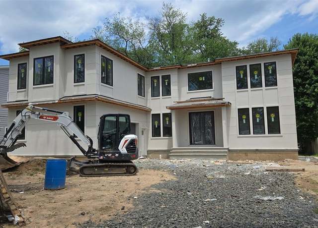 Property at 187 Crest Dr, Paramus, NJ 07652, 6 beds, 5.5 baths