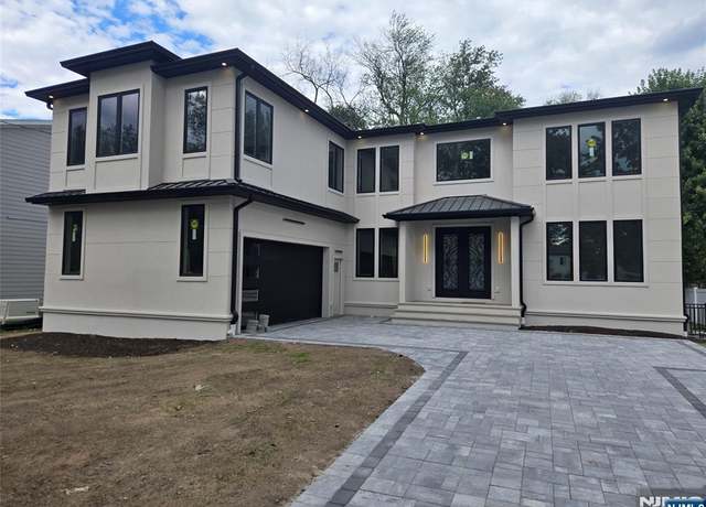 Property at 187 Crest Dr, Paramus, NJ 07652, 6 beds, 5.5 baths