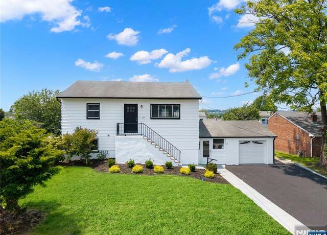 Property at 86 Mount Pleasant Ave, Woodland Park, NJ 07424, 2 beds, 2 baths