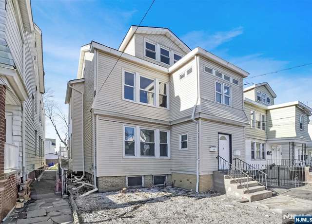 Property at 4 Robert Pl, Irvington, NJ 07111, 7 beds, 3 baths