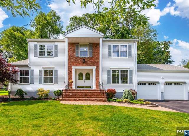 Property at 47 Robin Hood Way, Wayne, NJ 07470, 4 beds, 3.5 baths