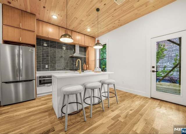 Property at 808 Ocean Ave, Jersey City, NJ 07304, 4 beds, 3.5 baths