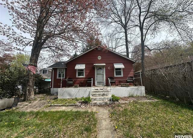 Property at 6 Passaic Dr, West Milford, NJ 07421, 2 beds, 1 bath