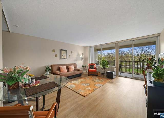 Property at 6 Horizon Rd #206, Fort Lee, NJ 07024, 1 bath