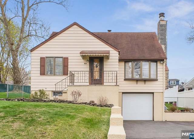 Property at 40 Ridgeview Dr, Woodland Park, NJ 07424, 3 beds, 1 bath