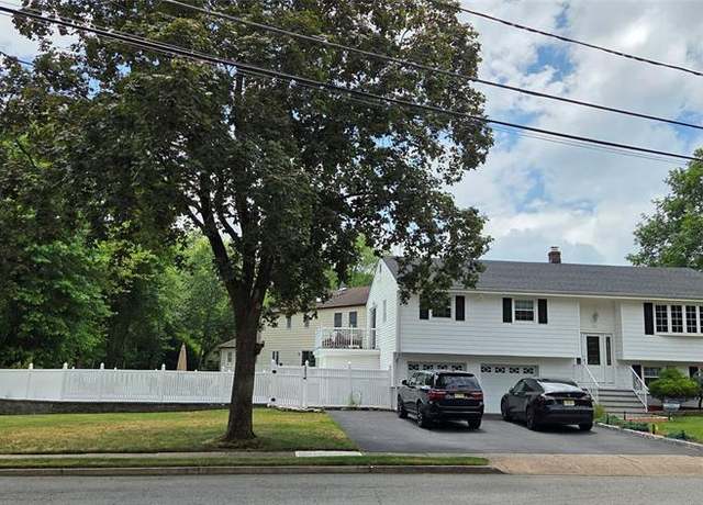 Property at 22 Cypress Ln, Paramus, NJ 07652, 4 beds, 2.5 baths