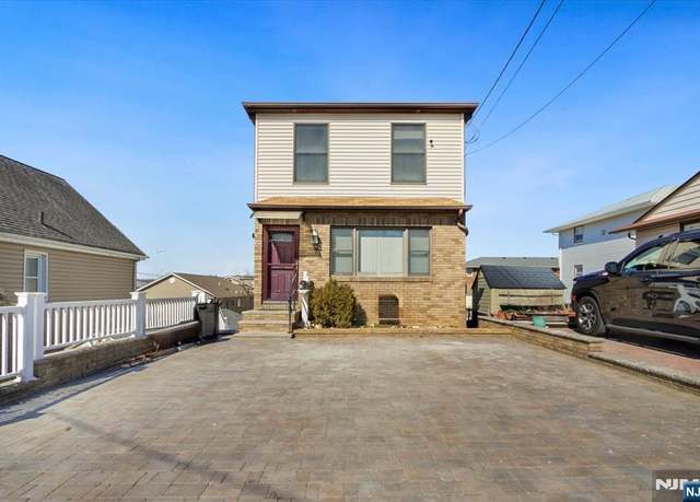 Property at 7 Franklin Pl, East Rutherford, NJ 07073, 3 beds, 2.5 baths