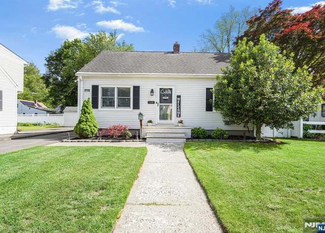 Property at 114 Riverview Rd, Pompton Lakes, NJ 07442, 4 beds, 1 bath