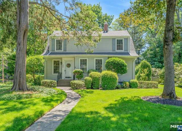 Property at 486 Summit Ave, Oradell, NJ 07649, 4 beds, 2.5 baths