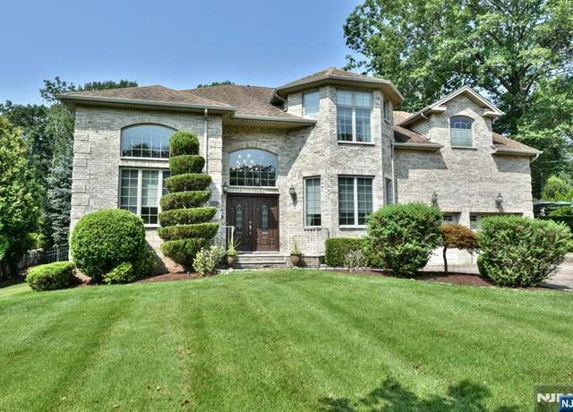 Property at 268 West Pl, Twp Of Washington, NJ 07676, 4 beds, 3.5 baths