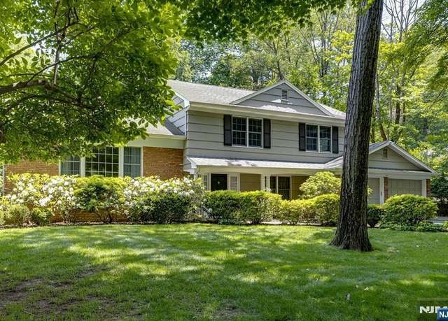 Property at 211 Lorraine Dr, Berkeley Heights, NJ 07922, 6 beds, 3.5 baths