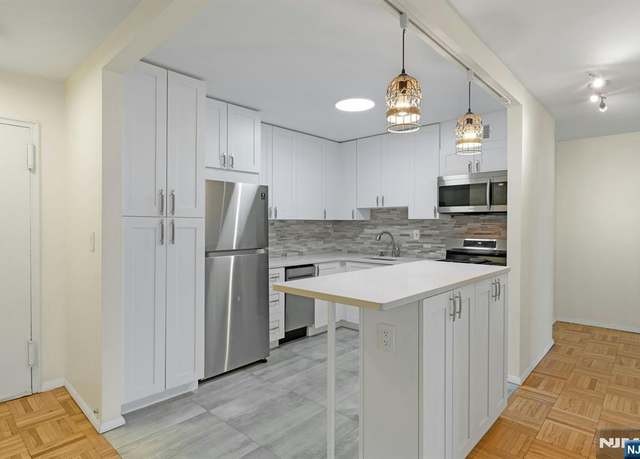 Property at 2000 Linwood Ave Unit 18M, Fort Lee, NJ 07024, 2 beds, 2 baths