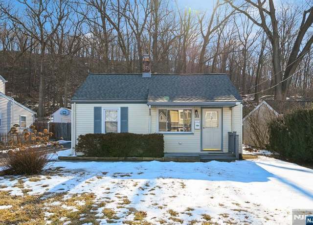 Property at 31 Boulevard, Wanaque, NJ 07420, 2 beds, 1 bath