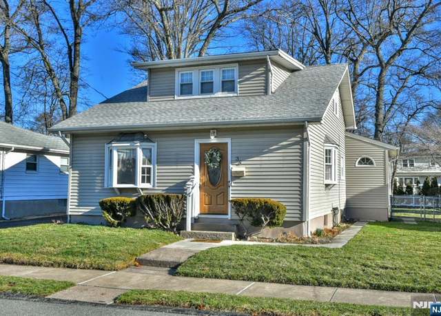 Property at 33 Bergen Ave, Waldwick, NJ 07463, 3 beds, 1 bath