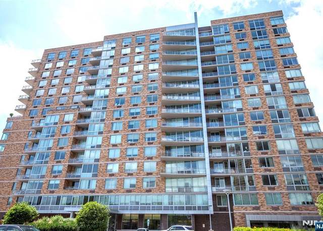 Property at 917 Hudson Park, Edgewater, NJ 07020, 1 bed, 1.5 baths