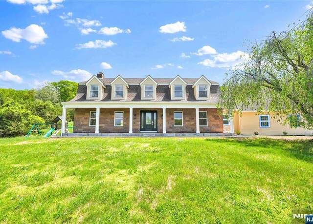 Property at 11 Deer Meadow Rd, Warwick, NY 10990, 4 beds, 3.5 baths