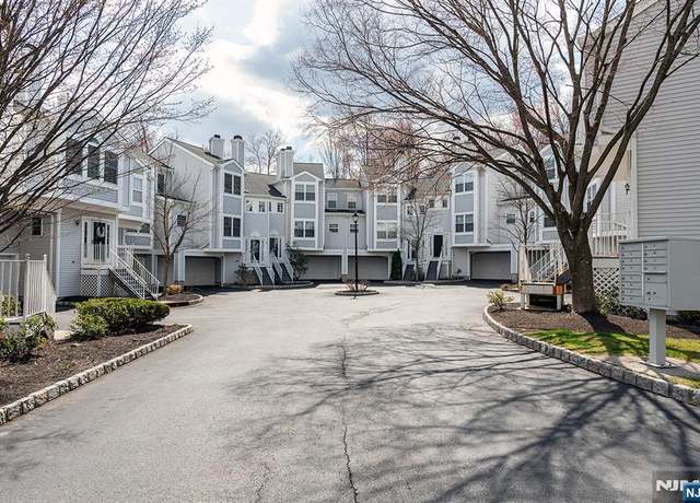 Property at 1008 Edgehill Ter, Hanover Township, NJ 07981, 2 beds, 2.5 baths
