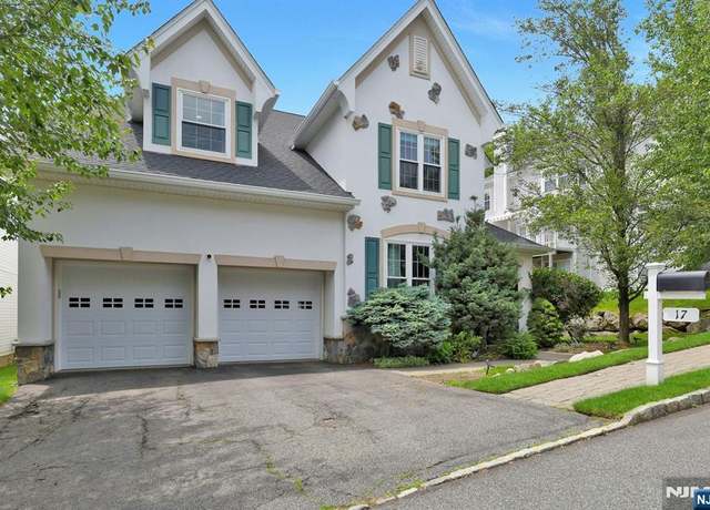 Property at 17 Crooked Hl, Oakland, NJ 07436, 3 beds, 4.5 baths