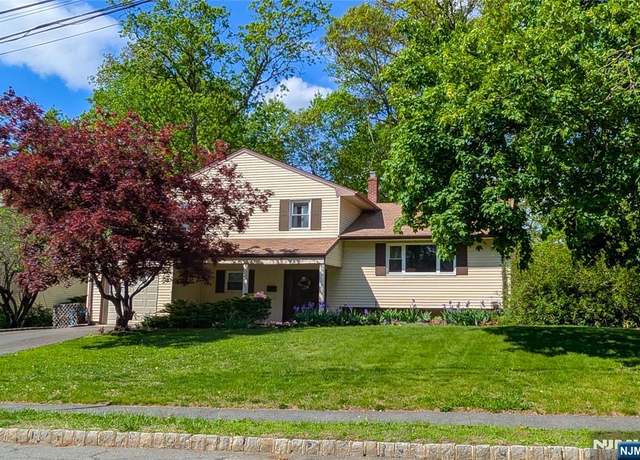 Property at 8 Berkeley Ter, Livingston, NJ 07039, 3 beds, 2.5 baths