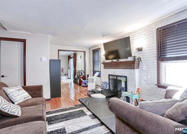 Property at 40 Longview Ave, Par-troy Hills Twp., NJ 07034, 4 beds, 2 baths