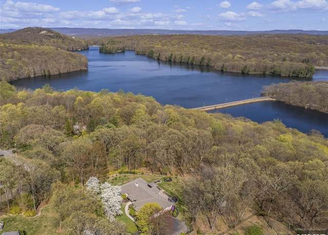 Property at 5 Honeysuckle Ln, Kinnelon Borough, NJ 07405, 4 beds, 4 baths