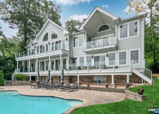 Property at 180 E Pines Lake Dr, Wayne, NJ 07470, 5 beds, 5.5 baths