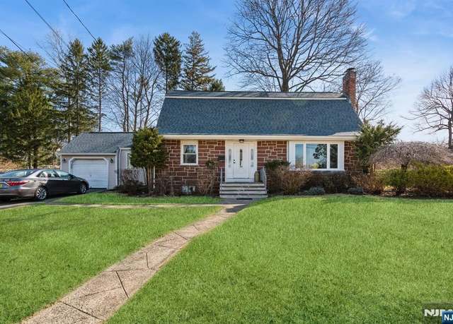 Property at 11 Marcotte Ln, Bergenfield, NJ 07621, 4 beds, 2 baths