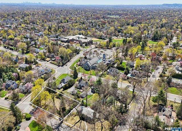 Property at 200 Madison Pl, Ridgewood, NJ 07450