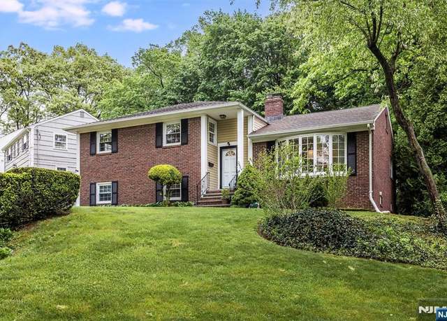 Property at 245 Essex Ave, Bloomfield, NJ 07003, 3 beds, 2.5 baths