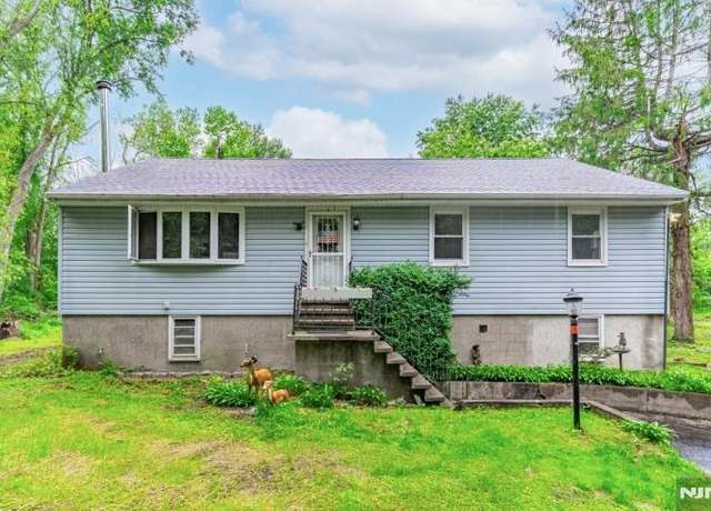 Property at 237 Whitmore Ave, Wayne, NJ 07470, 3 beds, 1 bath