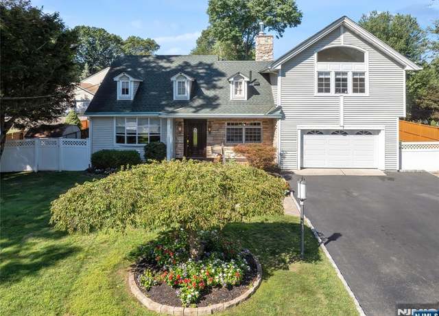 Property at 195 Everdell Ave, Hillsdale, NJ 07642, 4 beds, 3.5 baths