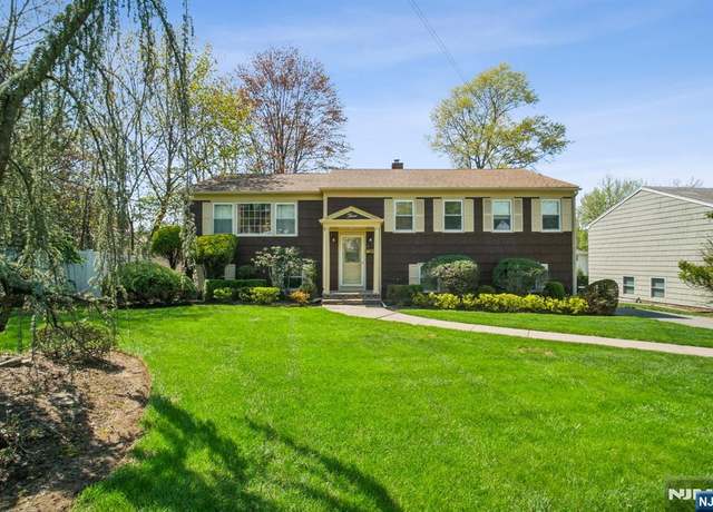 Property at 3 Marlo Rd, Livingston, NJ 07039, 4 beds, 2.5 baths