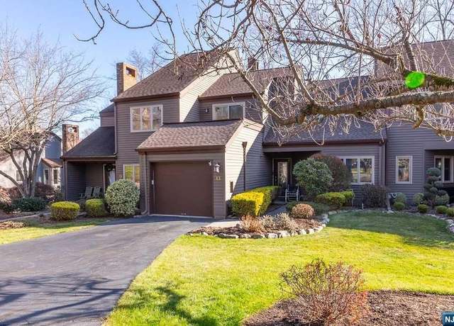 Property at 13 S Bayard Ln, Mahwah, NJ 07430, 3 beds, 2.5 baths