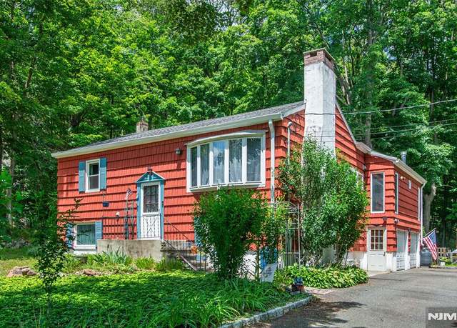 Property at 34 Ricker Rd, Kinnelon Borough, NJ 07405, 3 beds, 1.5 baths