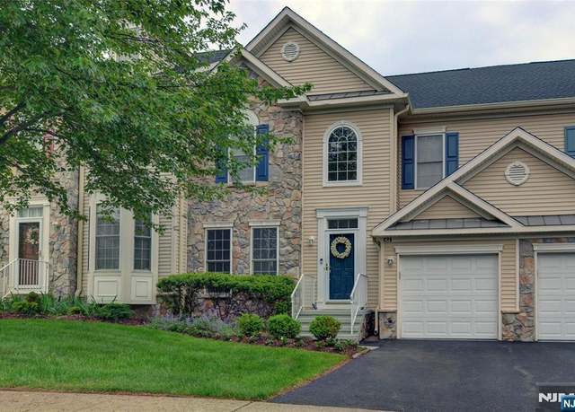 Property at 82 Rolling Views Dr #82, Woodland Park, NJ 07424, 3 beds, 3.5 baths