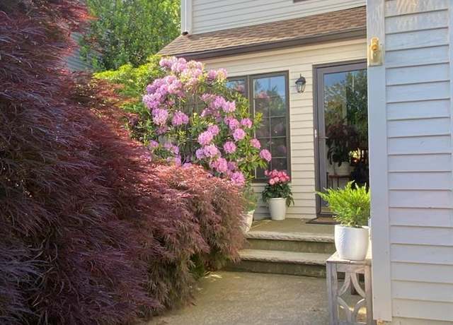 Property at 38 Minnisink Dr, Roseland, NJ 07068, 2 beds, 2.5 baths